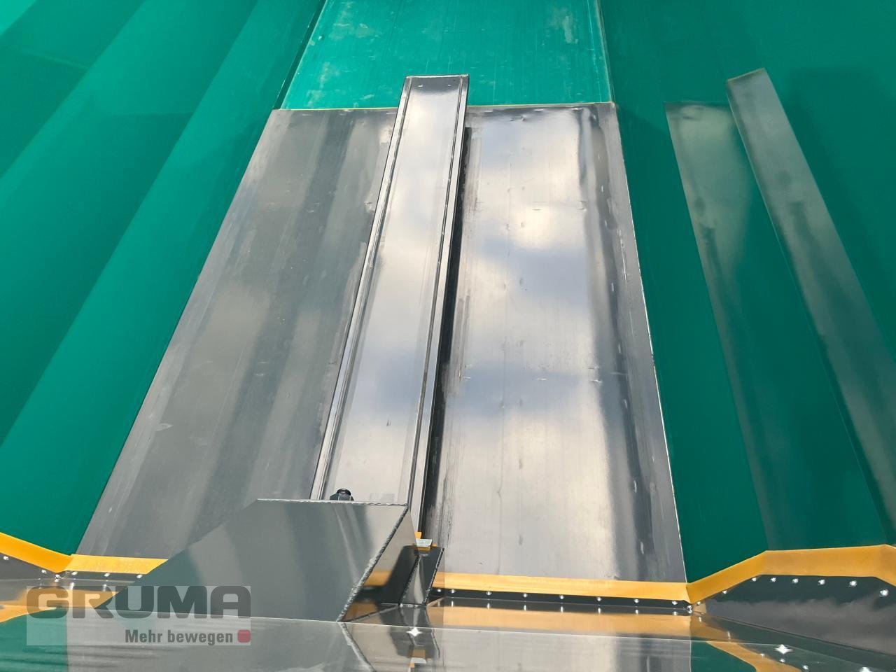 Muldenkipper of the type Pühringer Abschiebemulde 7623 AMT, Neumaschine in Friedberg-Derching (Picture 9)