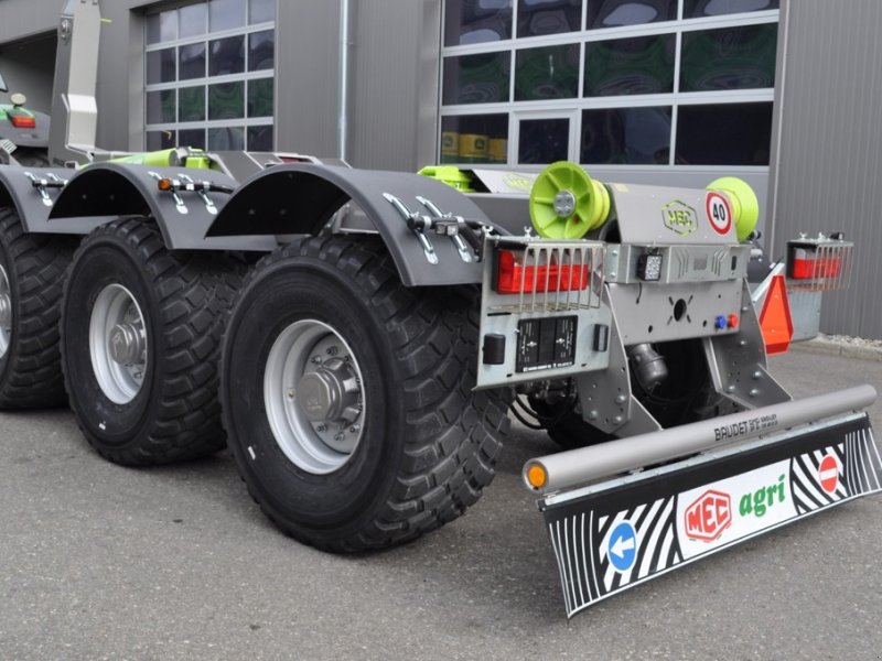 Muldenkipper del tipo Roagna R26L, Neumaschine In Grolley