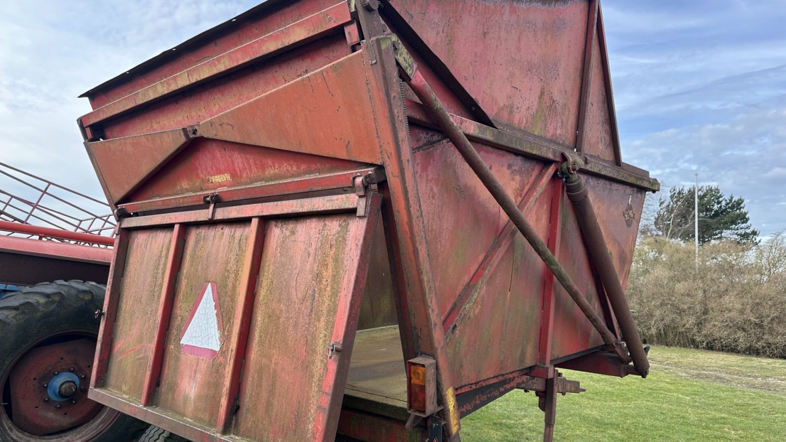 Muldenkipper des Typs Spragelse Højtipvogn, Gebrauchtmaschine in øster ulslev (Bild 2)