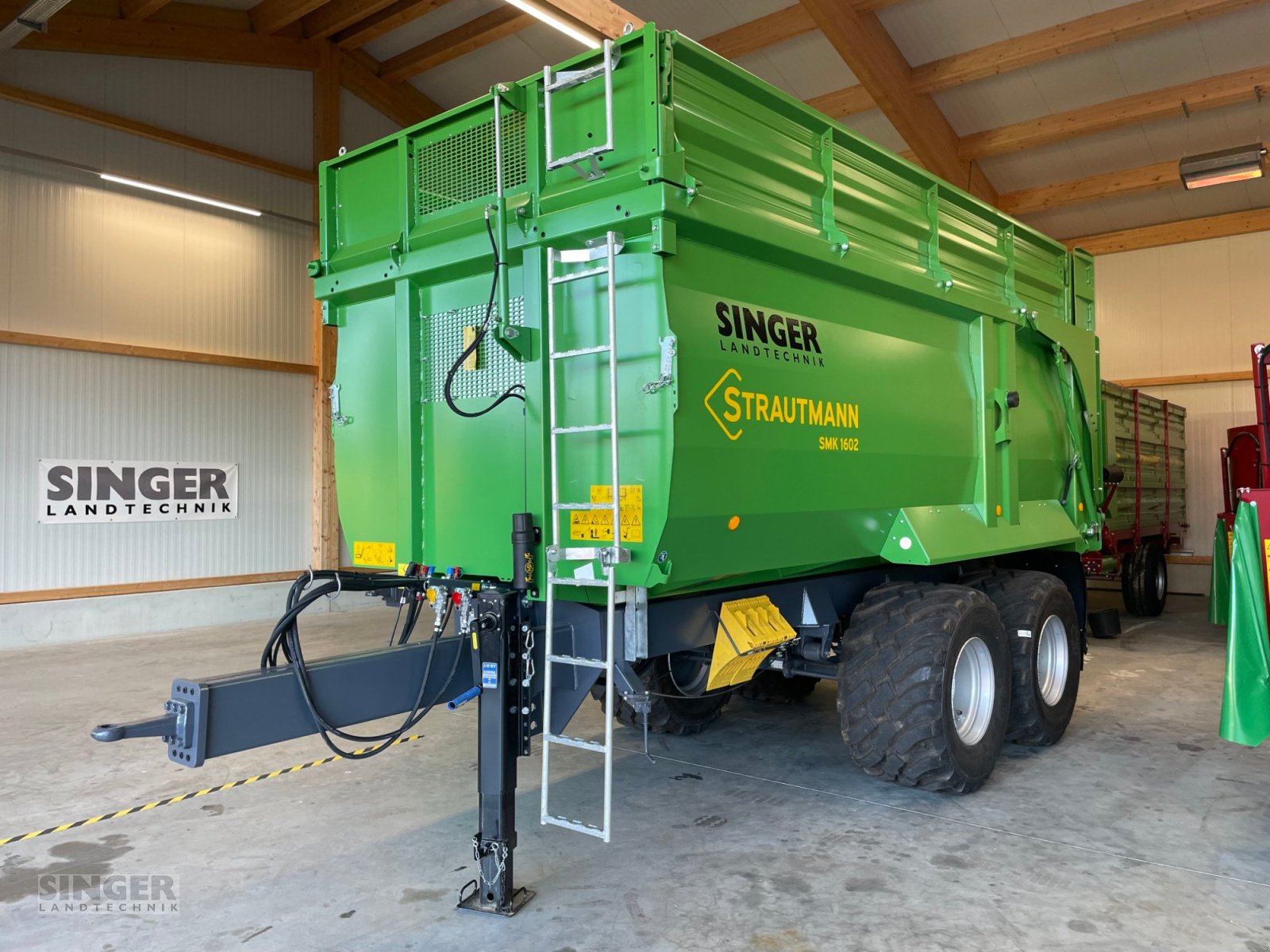 Muldenkipper des Typs Strautmann SMK 1602, Neumaschine in Ebenhofen (Bild 2)