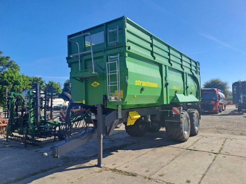 Muldenkipper des Typs Strautmann SMK 2402, Neumaschine in Vehlow (Bild 1)