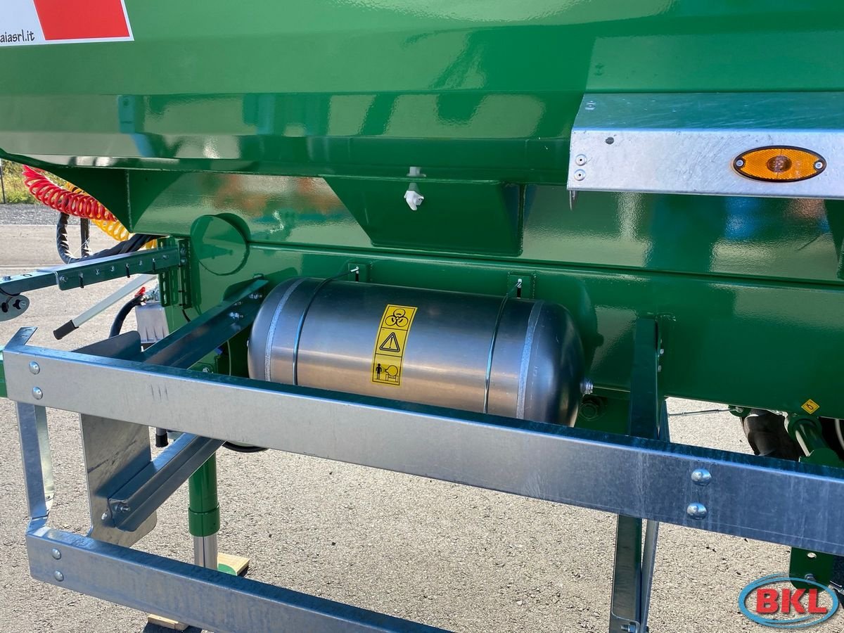 Muldenkipper des Typs VAIA N 24 Bau-Muldenkipper, Neumaschine in Rovisce (Bild 11)