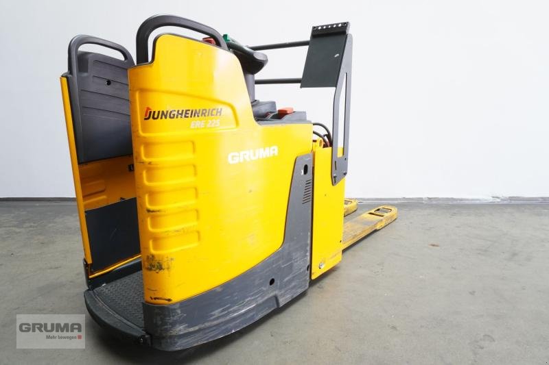 Niederhubwagen des Typs Jungheinrich ERE225, Gebrauchtmaschine in Friedberg-Derching (Bild 1)