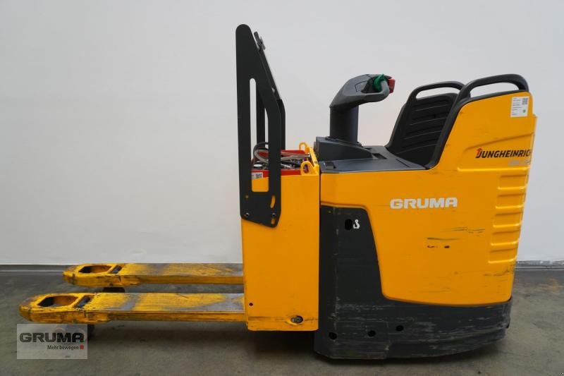 Niederhubwagen des Typs Jungheinrich ERE225, Gebrauchtmaschine in Friedberg-Derching (Bild 4)