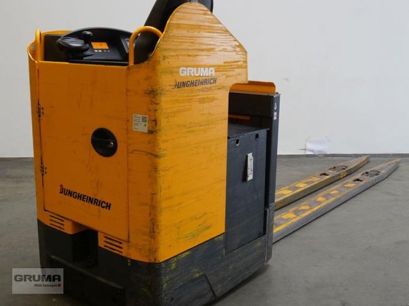 Niederhubwagen от тип Jungheinrich ESE 430, Gebrauchtmaschine в Friedberg-Derching (Снимка 1)