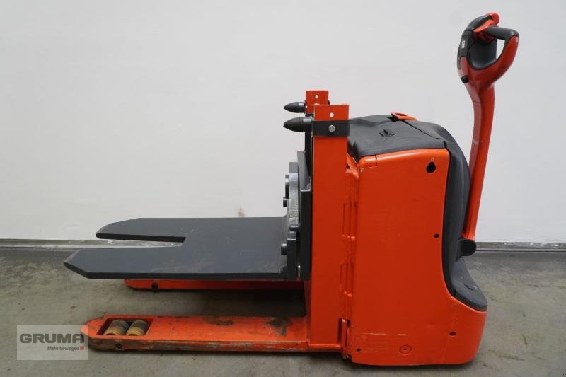 Niederhubwagen des Typs Linde T 28 L 1152, Gebrauchtmaschine in Friedberg-Derching (Bild 3)