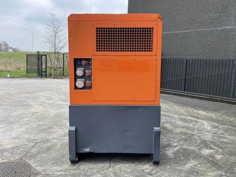 Notstromaggregat типа Atlas Copco QAS 325 VD, Gebrauchtmaschine в Waregem (Фотография 4)