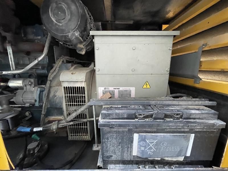Notstromaggregat от тип Atlas Copco QAS 40, Gebrauchtmaschine в Waregem (Снимка 8)