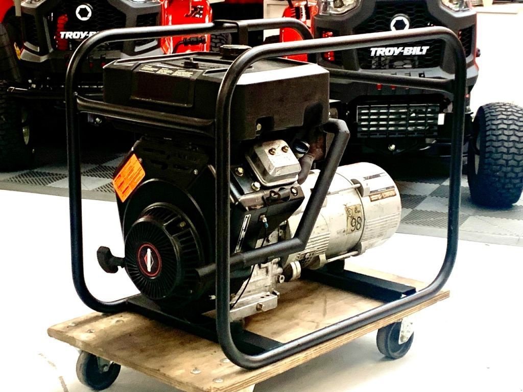 Notstromaggregat des Typs Bosch gebruikte generator met krachstroom en 230v 6KW g6500, Gebrauchtmaschine in Ameide (Bild 1)