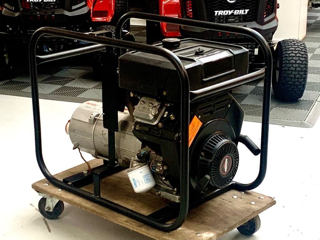 Notstromaggregat des Typs Bosch gebruikte generator met krachstroom en 230v 6KW g6500, Gebrauchtmaschine in Ameide (Bild 3)