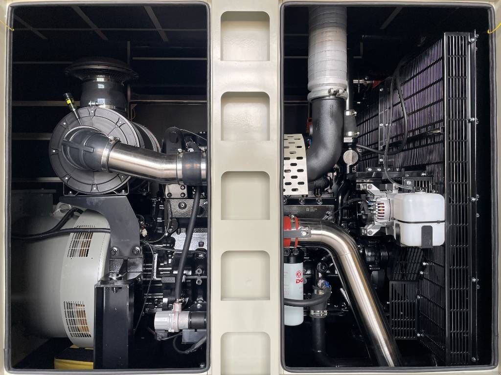 Notstromaggregat of the type Cummins 6ZTAA13-G4 - 500 kVA Generator - DPX-19845, Neumaschine in Dordrecht (Picture 8)