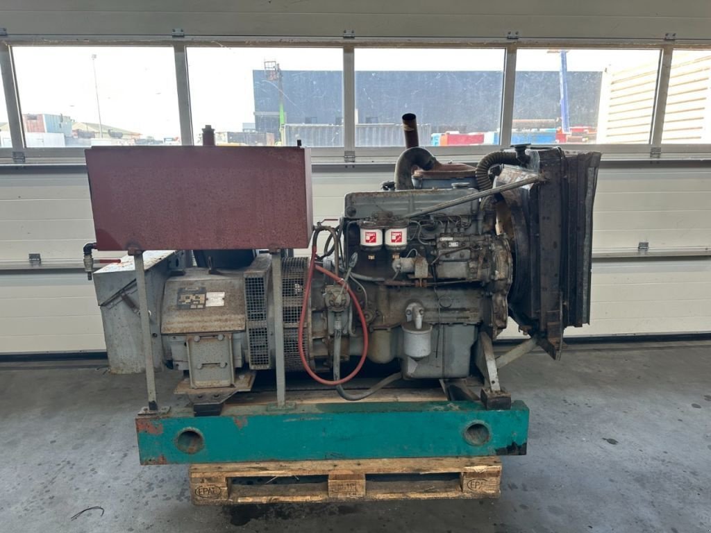 Notstromaggregat tip Ford 2712 E unelec 35 kVA generatorset, Gebrauchtmaschine in VEEN (Poză 8)