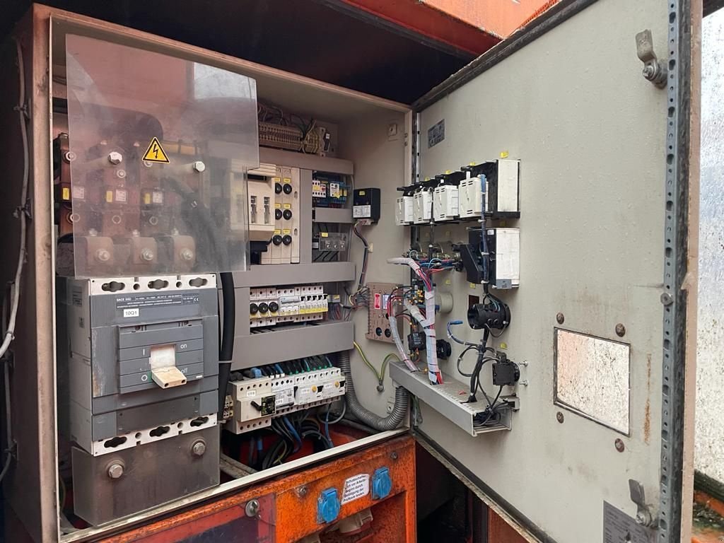 Notstromaggregat des Typs Iveco 8210 Mecc Alte Spa 330 kVA Silent generatorset, Gebrauchtmaschine in VEEN (Bild 4)