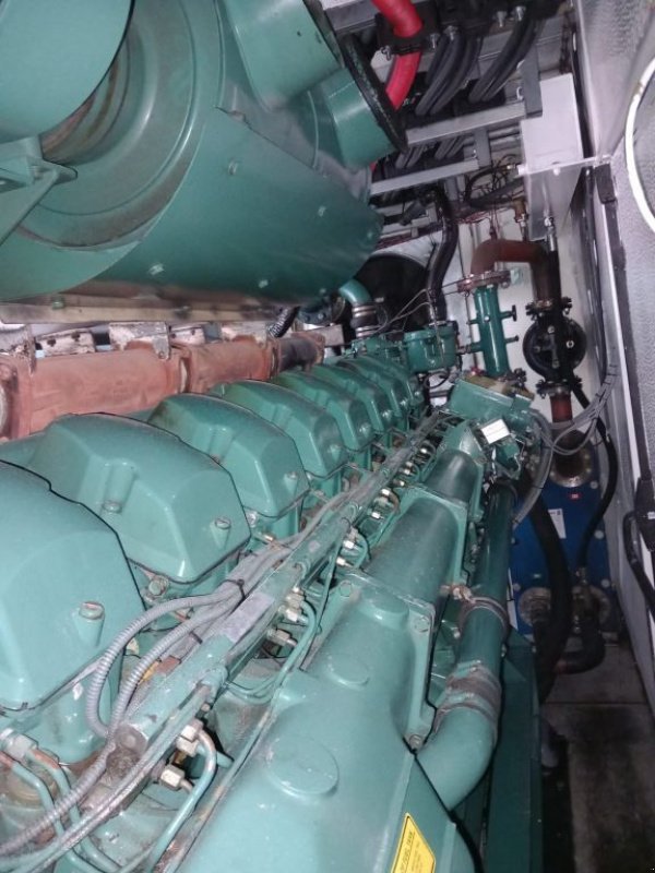 Notstromaggregat des Typs Perkins 4016 TEG1 Leroy Somer 1750 kVA Silent generatorset in 40 ft cont, Gebrauchtmaschine in VEEN (Bild 9)