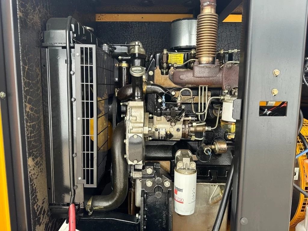 Notstromaggregat des Typs Perkins SDMO Leroy Somer 24 kVA Silent generatorset as New !, Gebrauchtmaschine in VEEN (Bild 10)