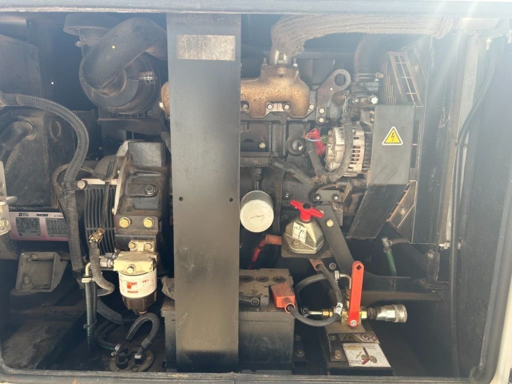Notstromaggregat des Typs SDMO Mitsubishi S4Q Leroy Somer 22 kVA Silent Rental generatorset, Gebrauchtmaschine in VEEN (Bild 4)