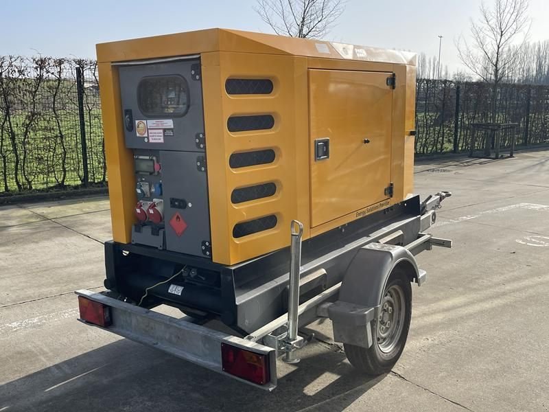 Notstromaggregat van het type SDMO R 44 C 3, Gebrauchtmaschine in Waregem (Foto 4)