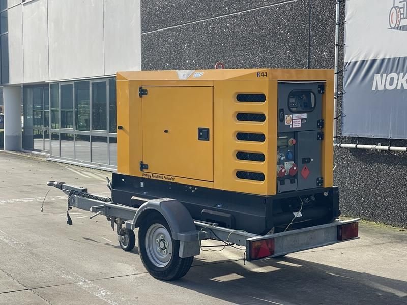 Notstromaggregat van het type SDMO R 44 C 3, Gebrauchtmaschine in Waregem (Foto 3)