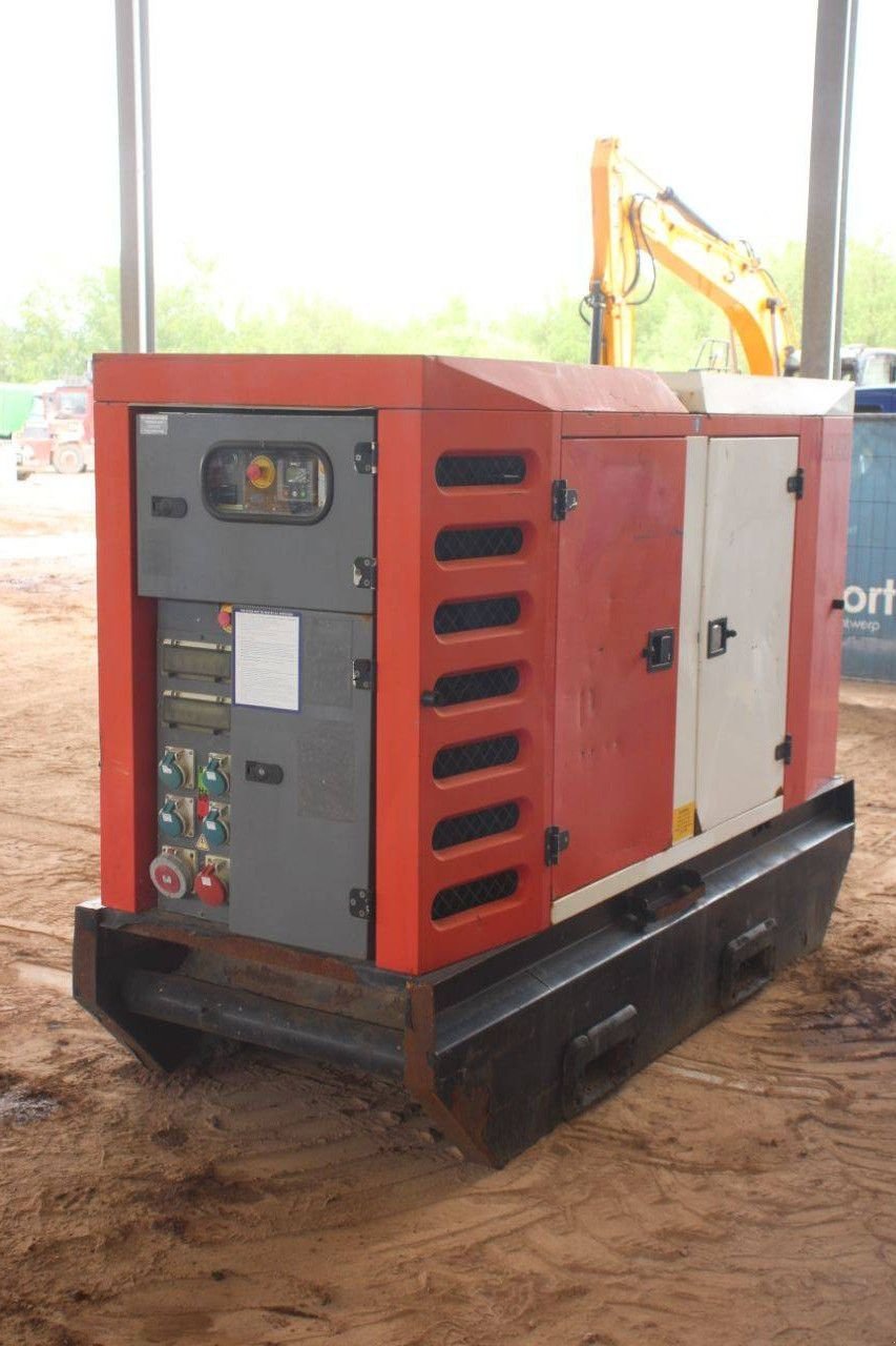 Notstromaggregat del tipo SDMO R110, Gebrauchtmaschine In Antwerpen (Immagine 5)