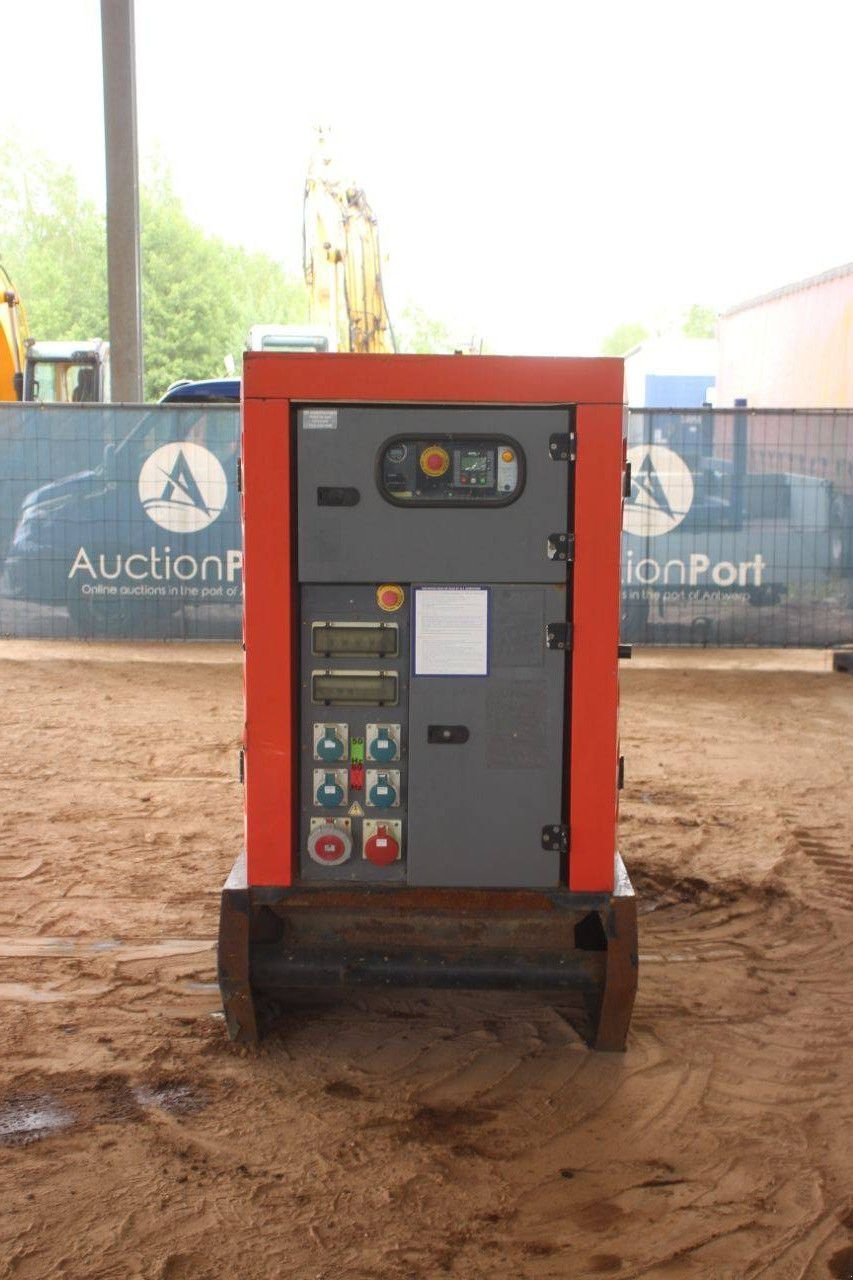 Notstromaggregat del tipo SDMO R110, Gebrauchtmaschine In Antwerpen (Immagine 4)