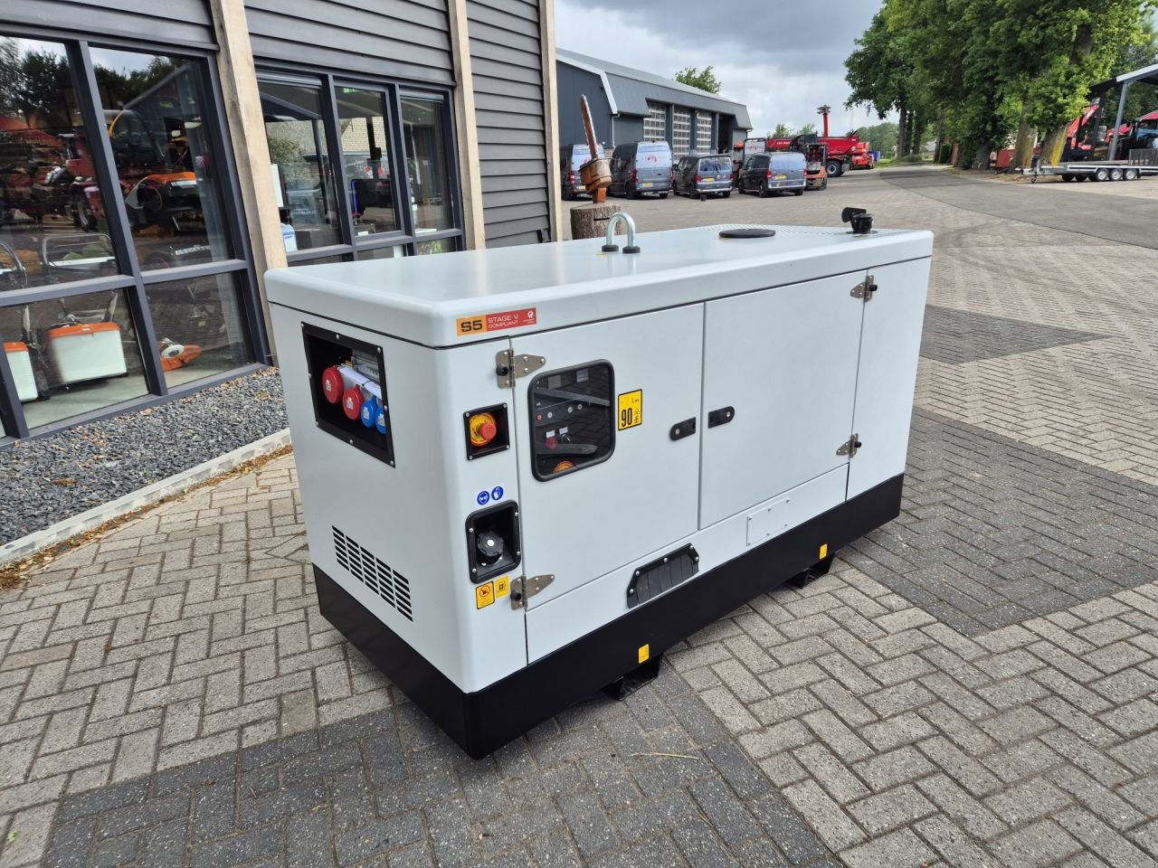 Notstromaggregat of the type Sonstige Brinkman Niemeijer BNY17-5G5-001-M01, Neumaschine in Lunteren (Picture 3)