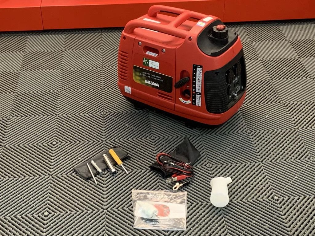 Notstromaggregat of the type Sonstige Compact stille koffer inverter generator 2000W noodstroom aggregaat, Neumaschine in Ameide (Picture 2)