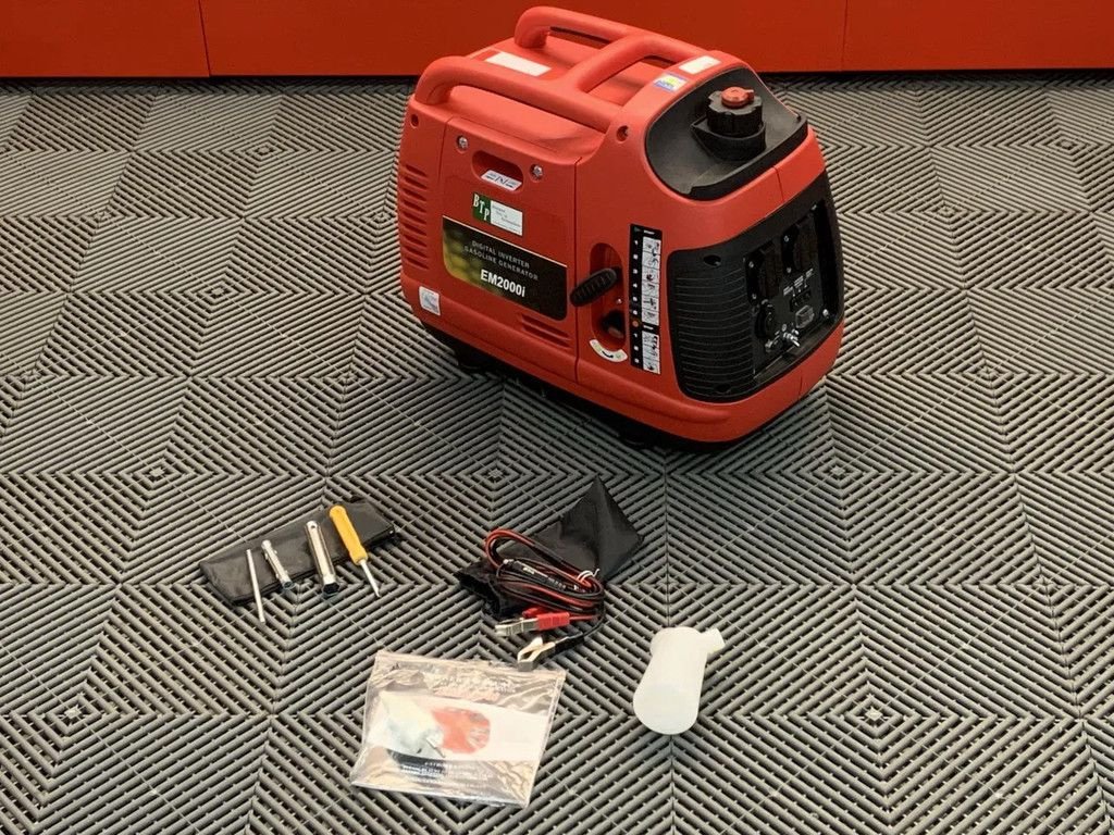 Notstromaggregat of the type Sonstige Compact stille koffer inverter generator 2000W noodstroom aggregaat, Neumaschine in Ameide (Picture 8)