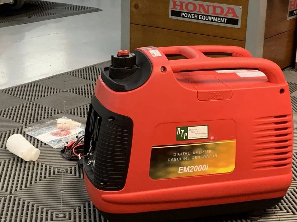 Notstromaggregat of the type Sonstige Compact stille koffer inverter generator 2000W noodstroom aggregaat, Neumaschine in Ameide (Picture 4)