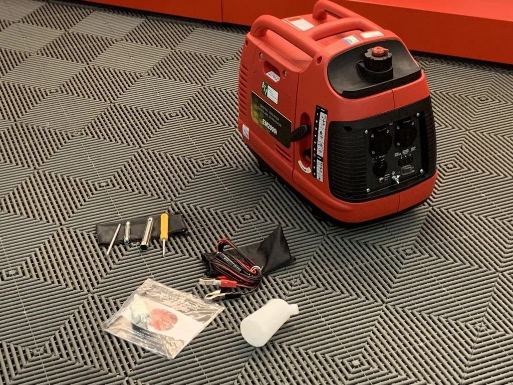 Notstromaggregat of the type Sonstige Compact stille koffer inverter generator 2000W noodstroom aggregaat, Neumaschine in Ameide (Picture 7)