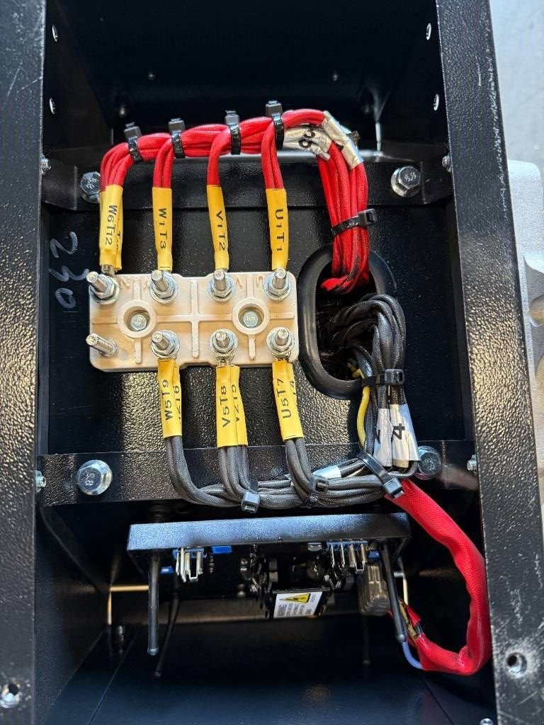 Notstromaggregat of the type Sonstige DPX CJ184G - 31 kVA Alternator - DPX-33902, Neumaschine in Dordrecht (Picture 6)