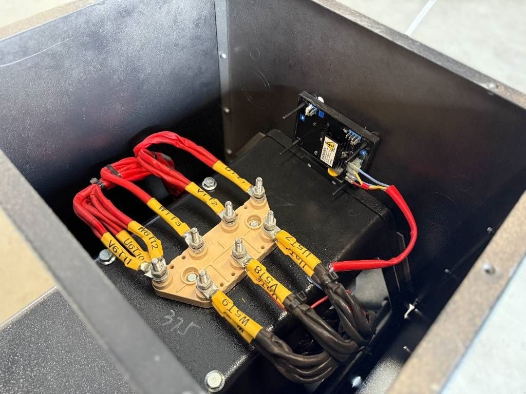 Notstromaggregat of the type Sonstige DPX CJ274G - 200 kVA Alternator - DPX-33908, Neumaschine in Dordrecht (Picture 5)