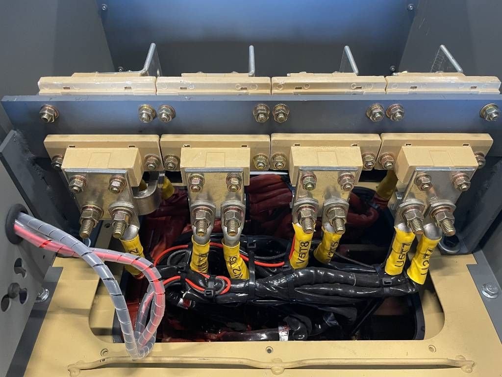 Notstromaggregat of the type Sonstige DPX CJ634B - 725 kVA Alternator - DPX-33914, Neumaschine in Dordrecht (Picture 9)