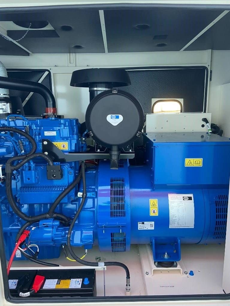 Notstromaggregat of the type Sonstige FG Wilson P250 - 250 kVA Genset - DPX-16013, Neumaschine in Dordrecht (Picture 8)