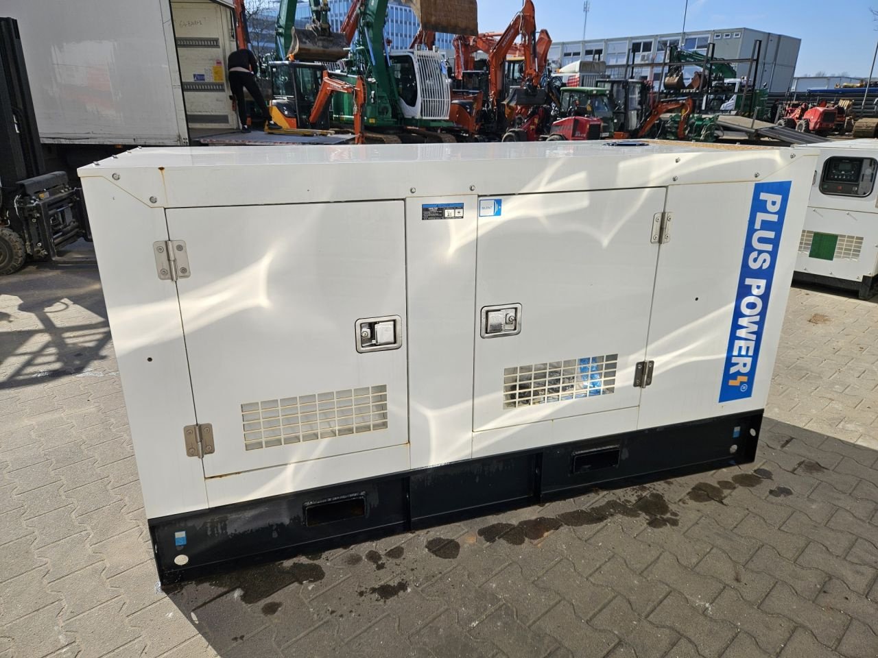 Notstromaggregat of the type Sonstige Plus Power GF2-60 63 KVa, Neumaschine in Veldhoven (Picture 2)