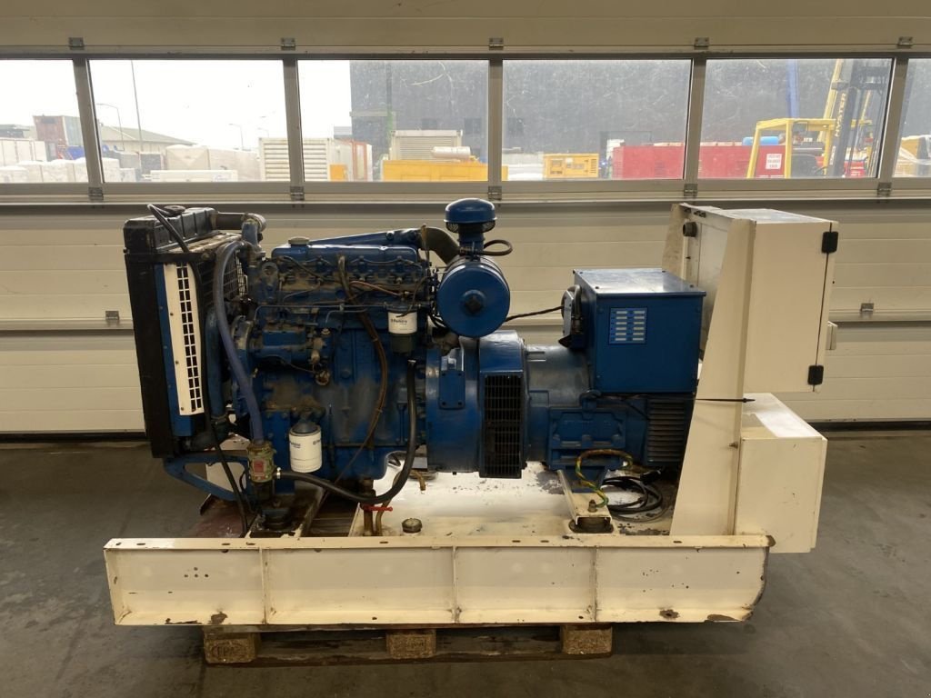 Notstromaggregat des Typs Sonstige Stamford Perkins FG Wilson 42.5 kVA generatorset, Gebrauchtmaschine in VEEN (Bild 3)