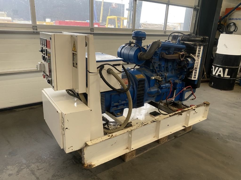 Notstromaggregat des Typs Sonstige Stamford Perkins FG Wilson 42.5 kVA generatorset, Gebrauchtmaschine in VEEN (Bild 2)