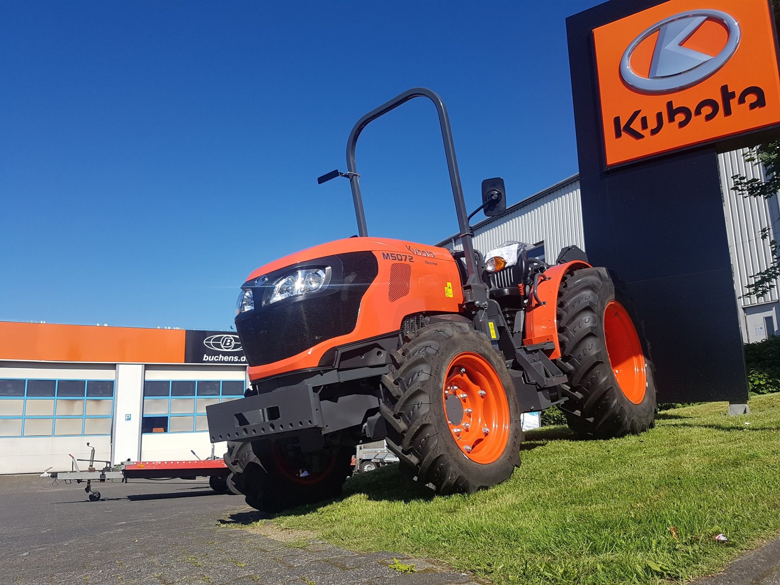 Obstbautraktor of the type Kubota M5072 Narrow, Neumaschine in Olpe (Picture 11)