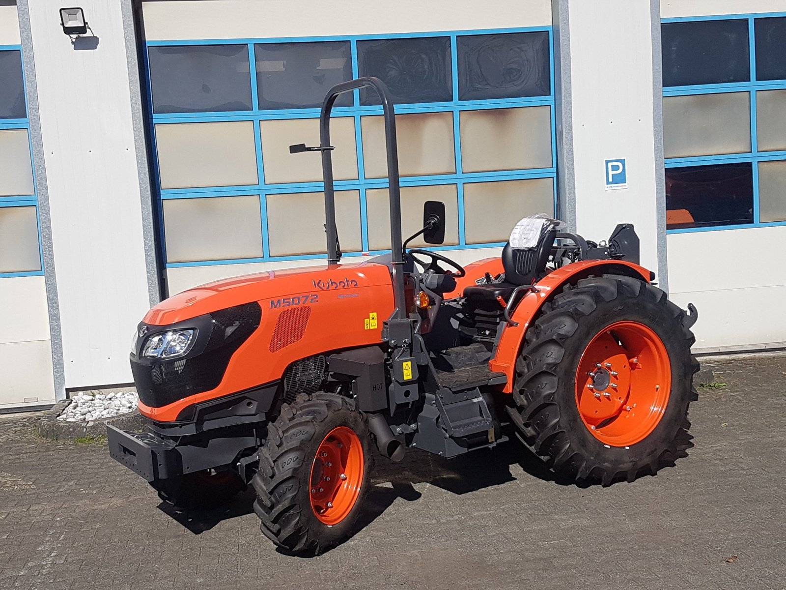 Obstbautraktor of the type Kubota M5072 Narrow, Neumaschine in Olpe (Picture 12)