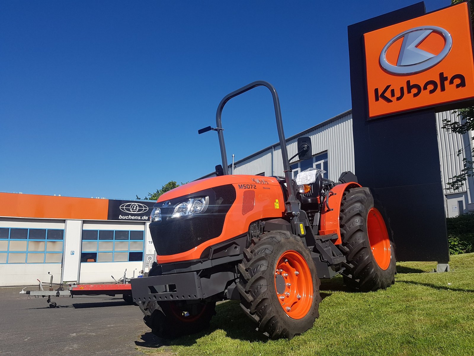 Obstbautraktor of the type Kubota M5072 Narrow, Neumaschine in Olpe (Picture 3)