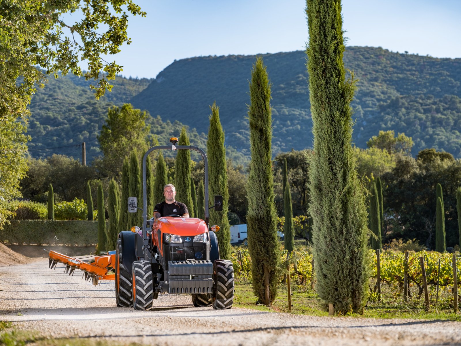 Obstbautraktor des Typs Kubota M5072 Narrow, Neumaschine in Olpe (Bild 9)