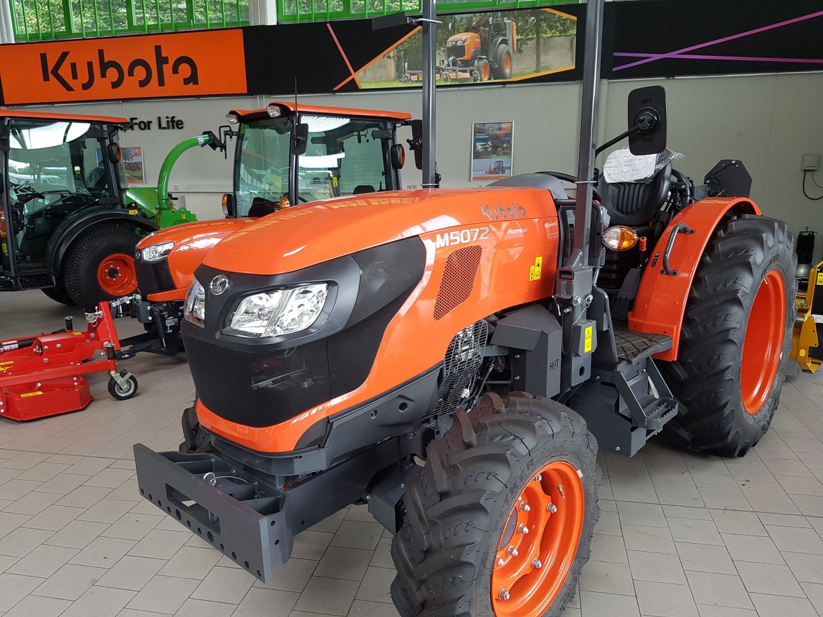 Obstbautraktor of the type Kubota M5072 Narrow, Neumaschine in Olpe (Picture 1)
