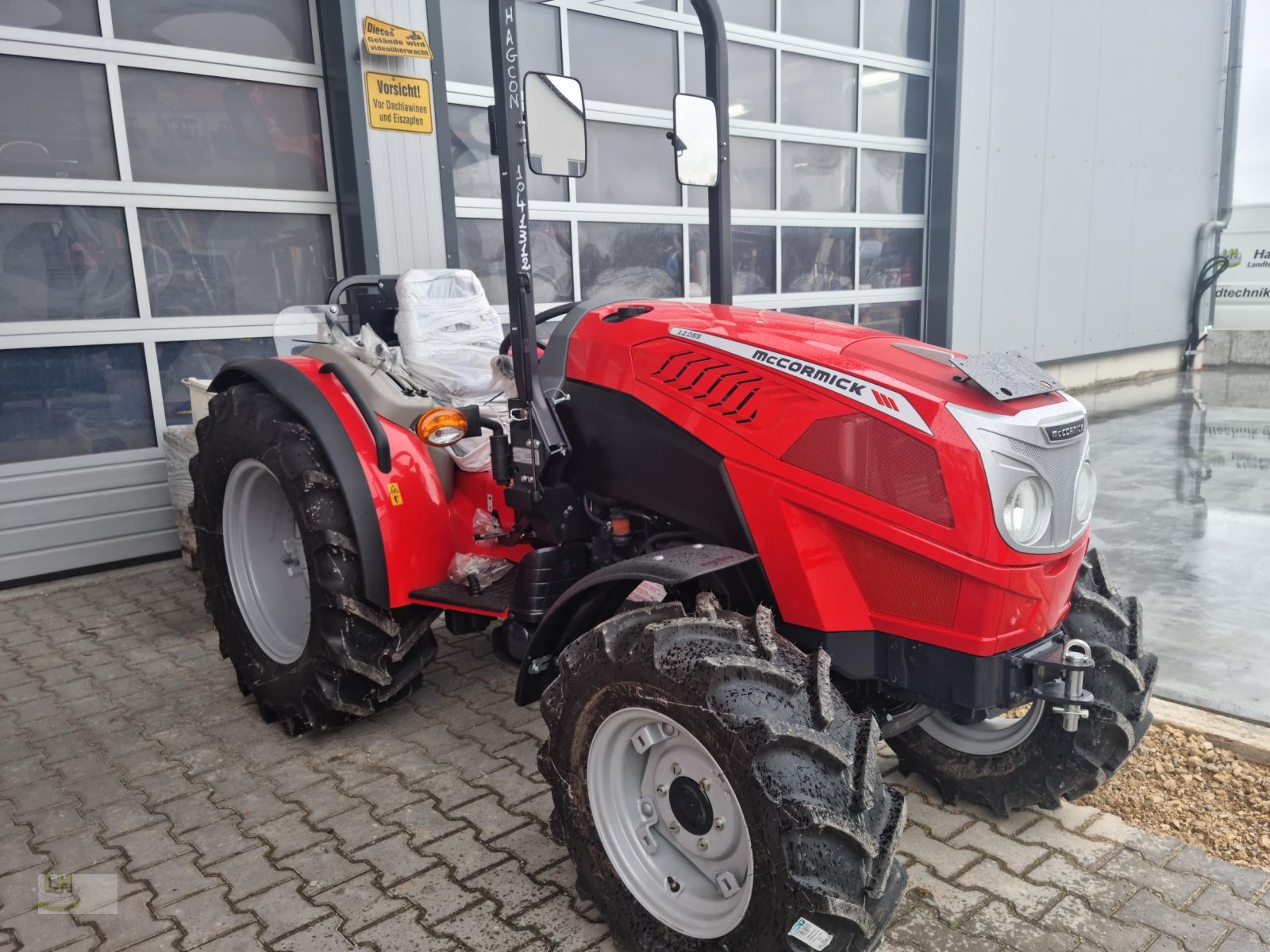 Obstbautraktor of the type McCormick X2.055, Neumaschine in Aresing (Picture 2)