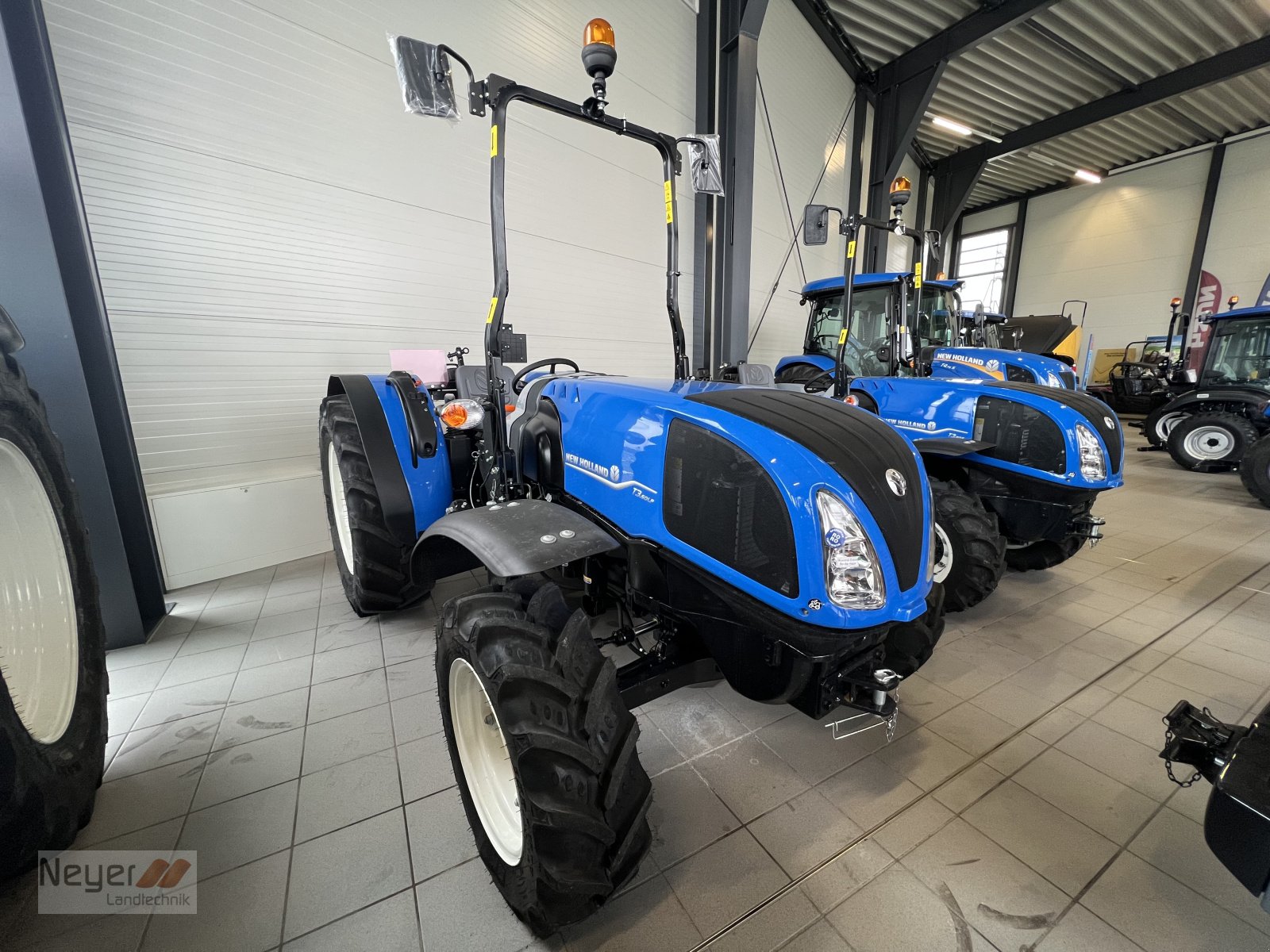 Obstbautraktor of the type New Holland T3.60 Low Profile, Neumaschine in Bad Waldsee Mennisweiler (Picture 1)