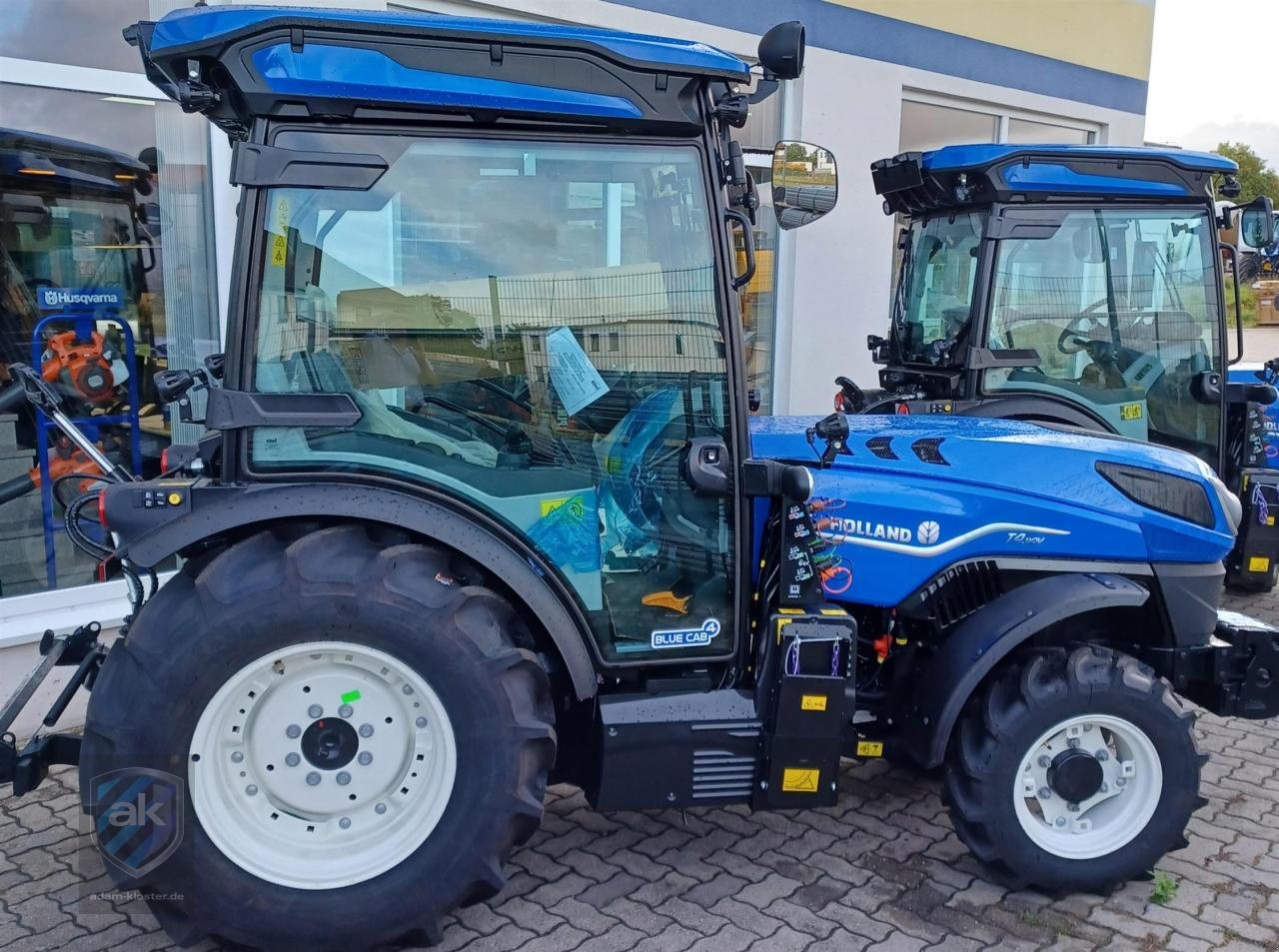Obstbautraktor of the type New Holland T4.110VCABSTAGEV, Neumaschine in Mörstadt (Picture 4)