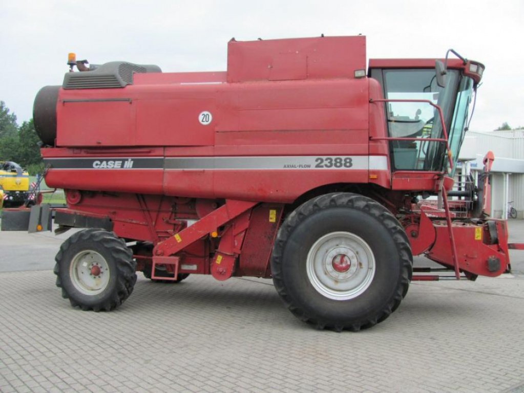 Oldtimer-Mähdrescher des Typs Case IH Axial Flow 2388, Gebrauchtmaschine in Київ (Bild 2)