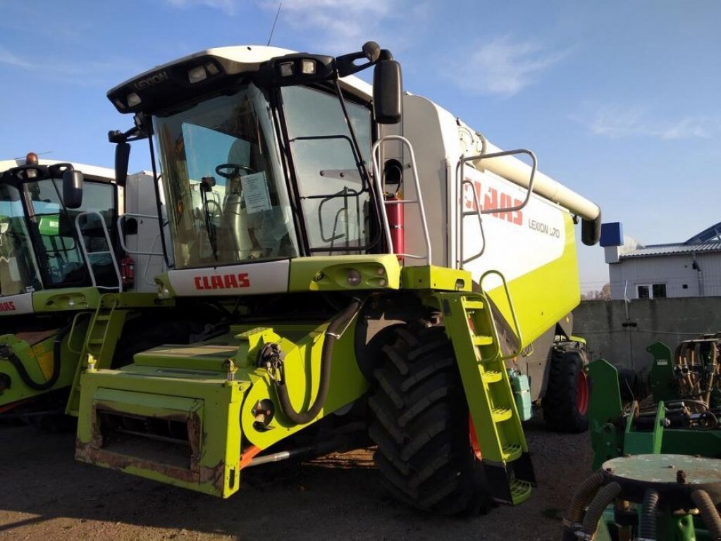 Oldtimer-Mähdrescher des Typs CLAAS Lexion 570, Neumaschine in Київ (Bild 1)