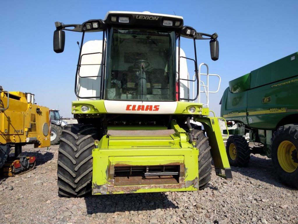 Oldtimer-Mähdrescher des Typs CLAAS Lexion 570, Neumaschine in Київ (Bild 11)