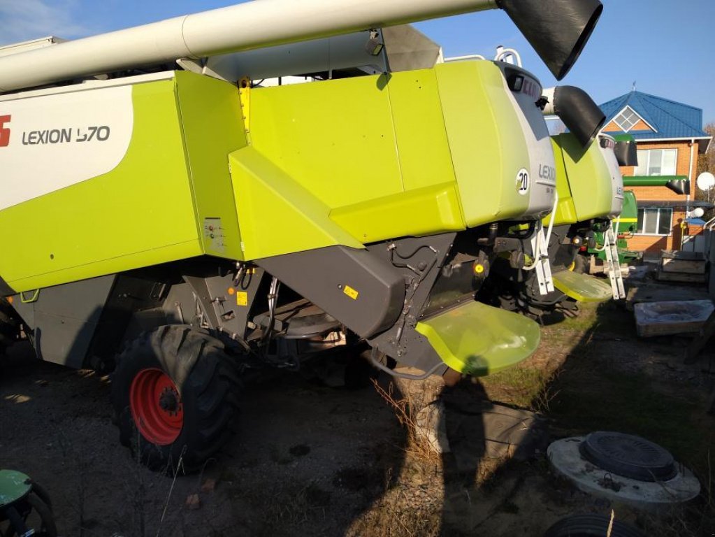 Oldtimer-Mähdrescher des Typs CLAAS Lexion 570, Neumaschine in Київ (Bild 7)