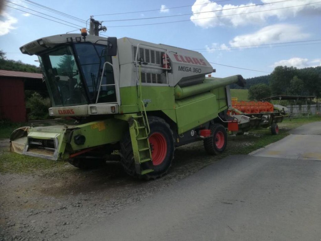 Oldtimer-Mähdrescher del tipo CLAAS Mega 360, Neumaschine In Полтава (Immagine 1)