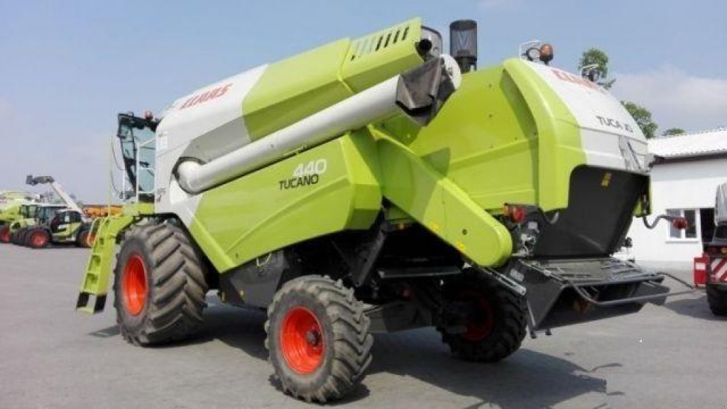 Oldtimer-Mähdrescher des Typs CLAAS Tucano 440, Gebrauchtmaschine in Київ (Bild 3)
